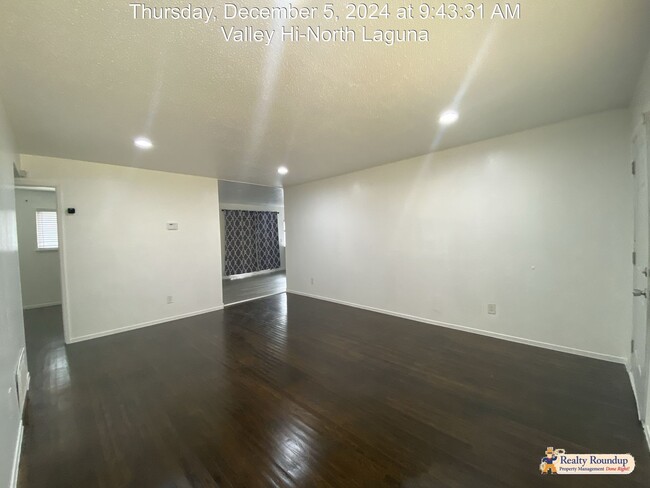 Building Photo - Single Story Home with Real Hardwood Floors