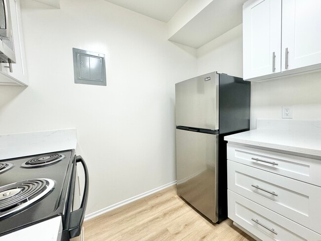 Foto del edificio - 17821 Sherman Way