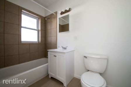 Foto del edificio - 3 br, 1 bath Apartment - 701 N Lotus Ave