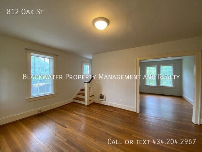 Foto del edificio - Duplex Townhouse Available in Bedford