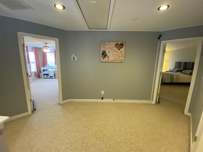 Building Photo - Beautiful 3 Bedroom Single Family Home near Chics Beach!!! "ASK ABOUT OUR ZERO DEPOSIT"