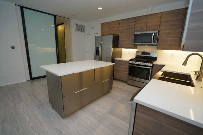 Foto del edificio - 1119 Poinsettia Dr