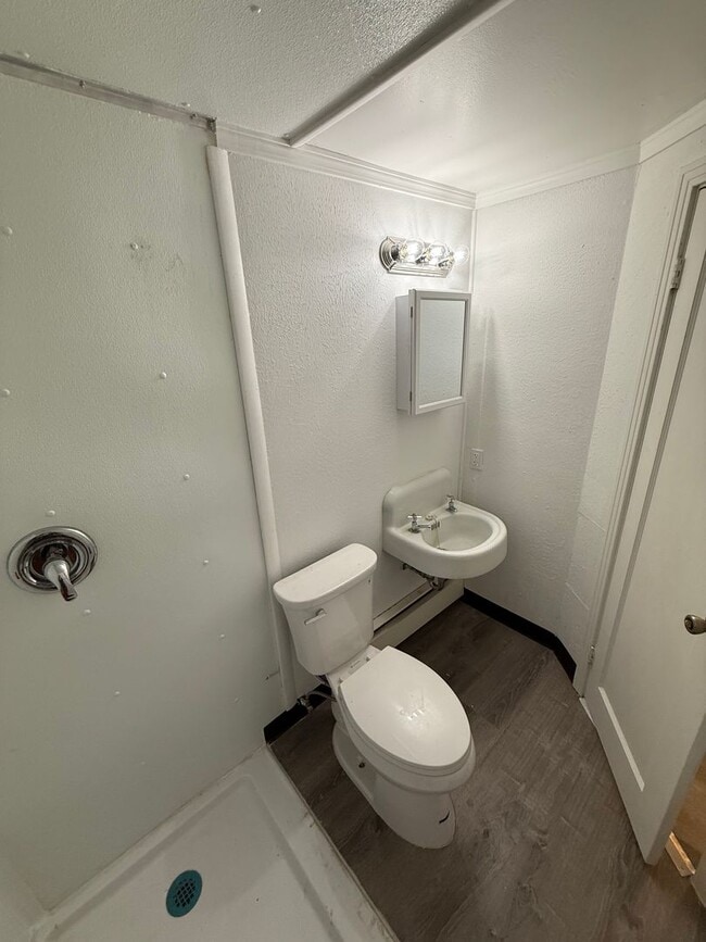 Building Photo - l1112