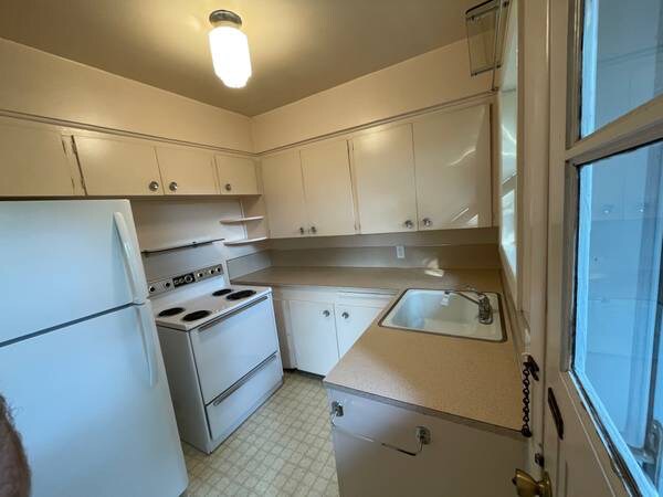 Kitchen - 5028 SE Woodstock Blvd