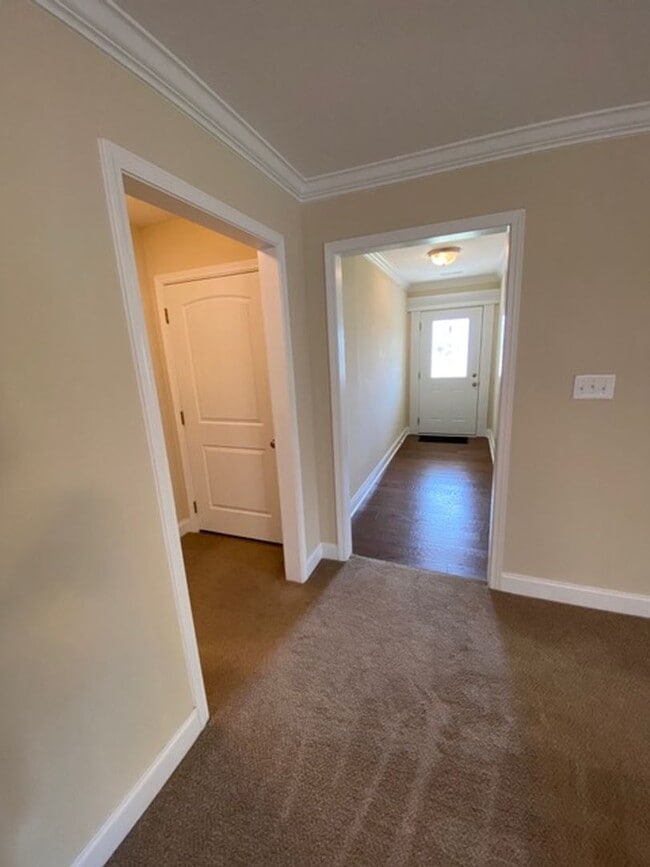 Building Photo - Maryville 37801 - 3 bedroom, 2 bath home w...