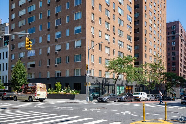 Building Photo - 976-996 Lexington Ave