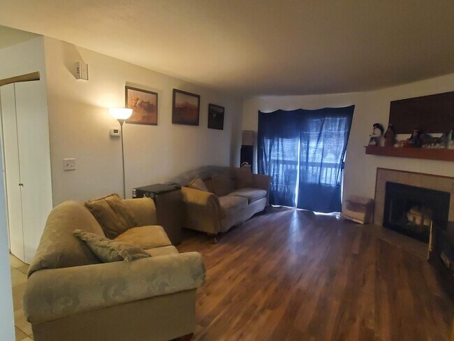 Front Room - 7830 87th W Dr