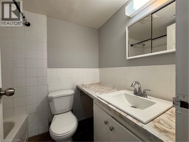 Building Photo - 141 Linnwood Ave