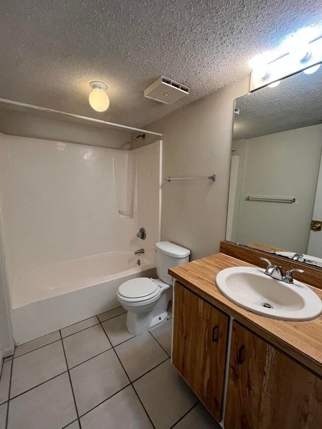 Building Photo - 165 Scottwood Dr SE