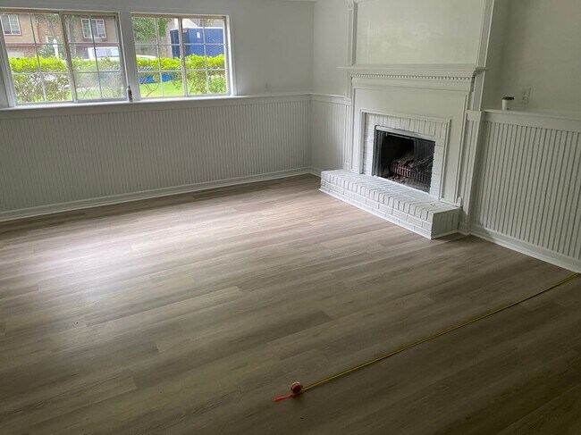 Foto del edificio - 305 Hembree Forest Cir