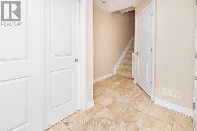 Building Photo - 226 Halyard Way