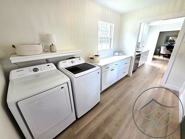 Building Photo - 1709 Westvine Dr