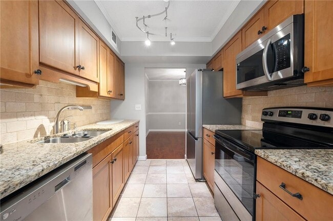 Building Photo - 1515 Huntingdon Chase