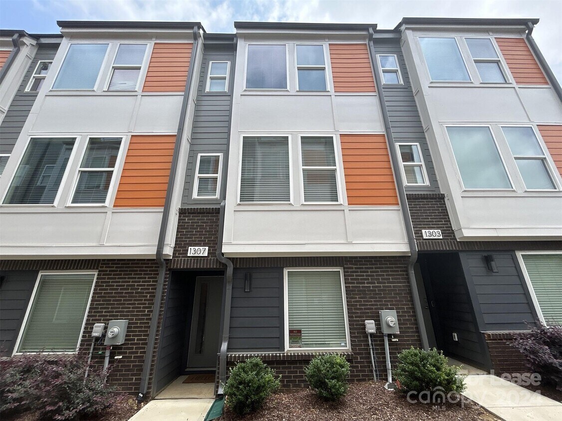 Primary Photo - 1307 Millpark Ln