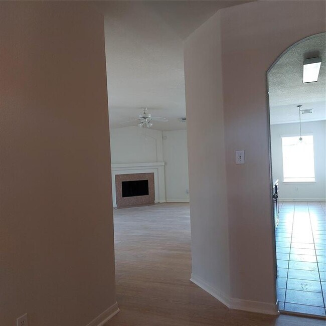 Foto del edificio - 1909 Roaring Springs Dr