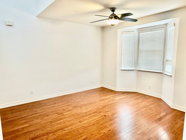 Building Photo - Spacious 4 Bedroom Home in Fig Garden Gate...
