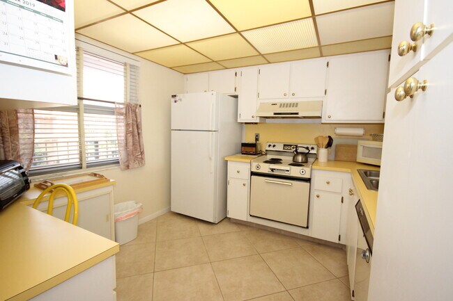 Building Photo - 931 Gardenia Dr