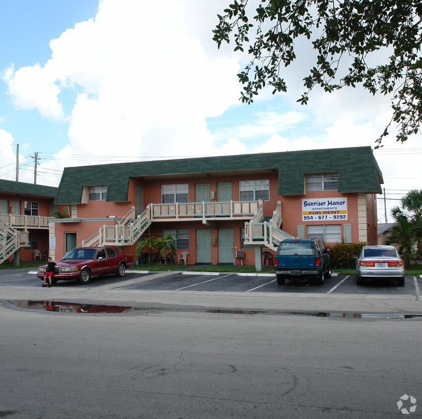 Front of Building - Sunset Manor Apartments