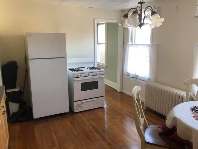 Kitchen - 146 Edson Ave