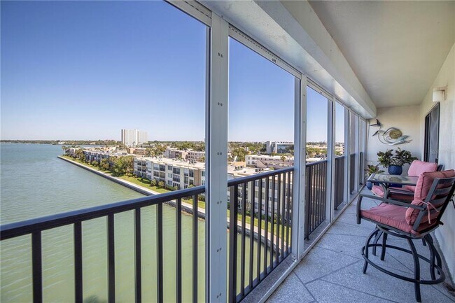 Building Photo - 7300 Sun Island Dr S