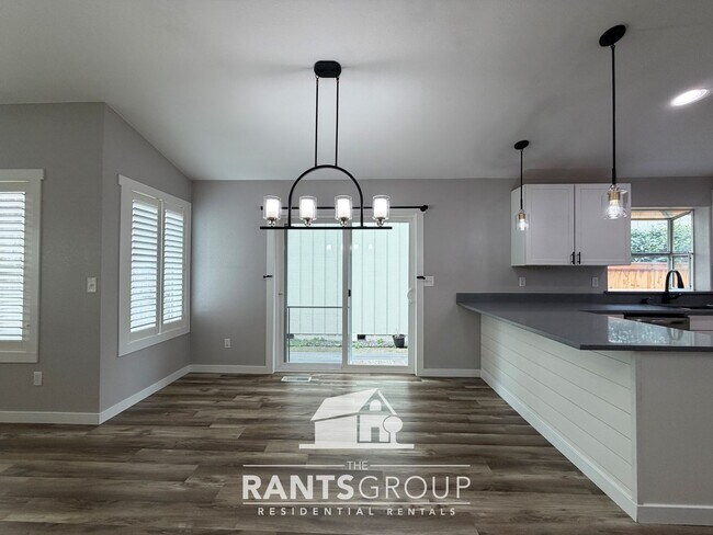 Foto del edificio - Move in Ready! Renovated 2-bed, 2-bath Rambler in Lacey!