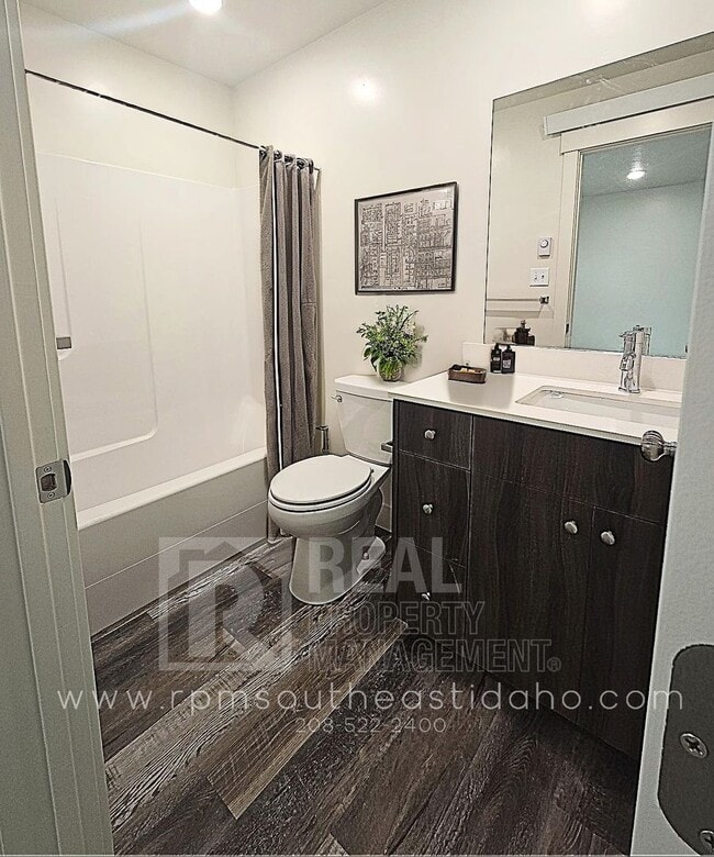 Building Photo - 647 S 3rd W