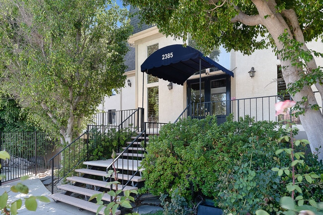 Building Photo - 2385 Roscomare Rd