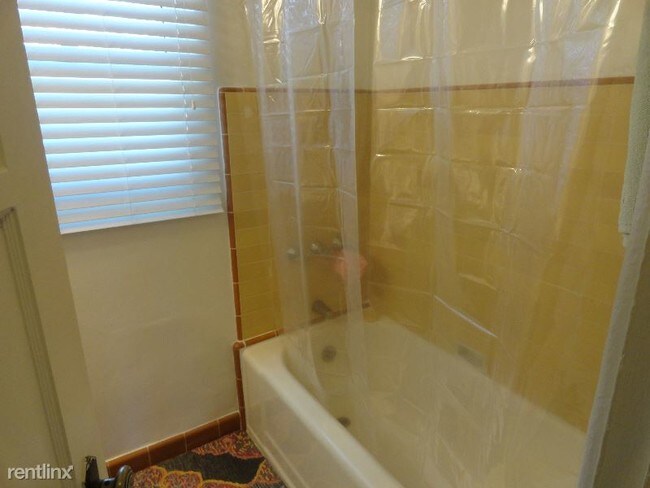 Foto del edificio - Studio, 1 bath Apartment - 1000 2nd Ave