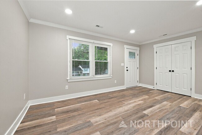Foto del edificio - 7124 Sherbourne Dr