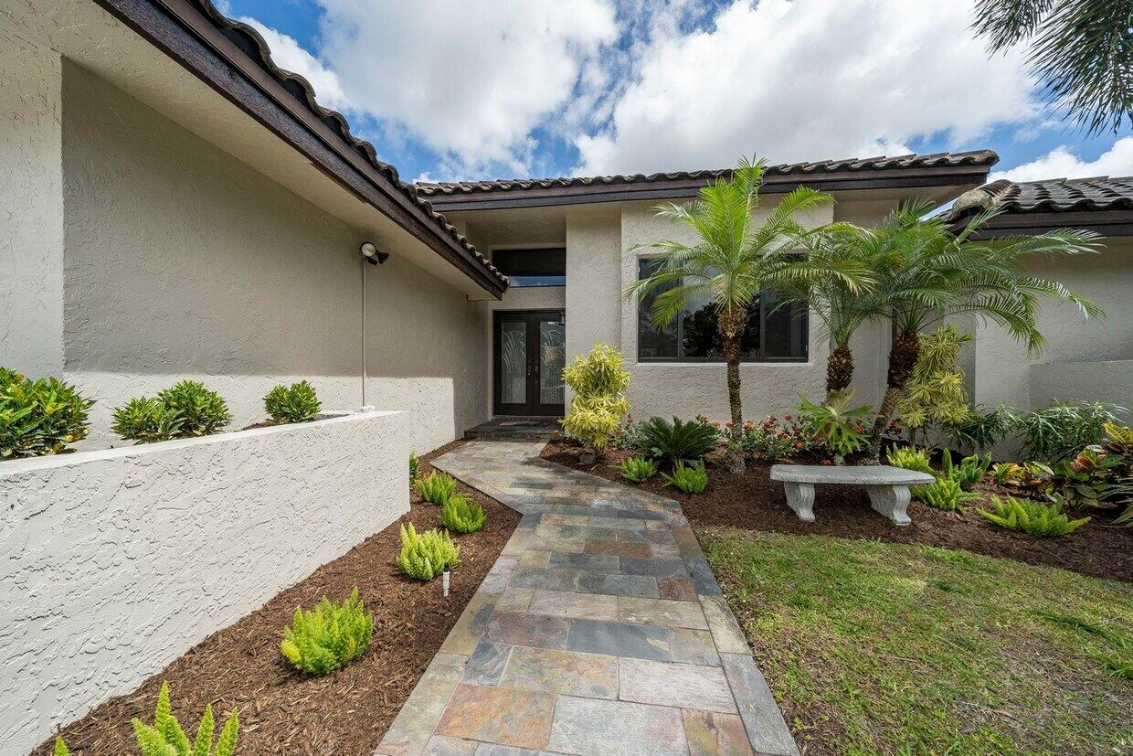 Foto principal - 22384 Martella Ave