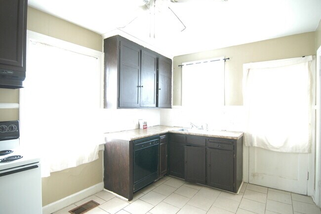 Building Photo - Adorable Cottage in East Nashville!