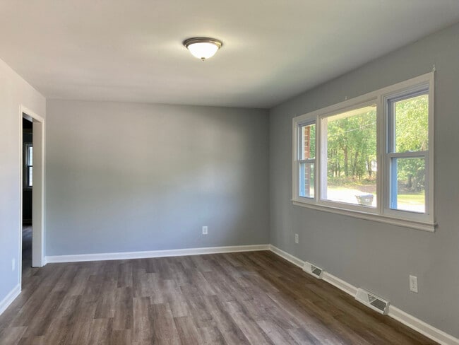 Building Photo - 305 Charlotte Ave