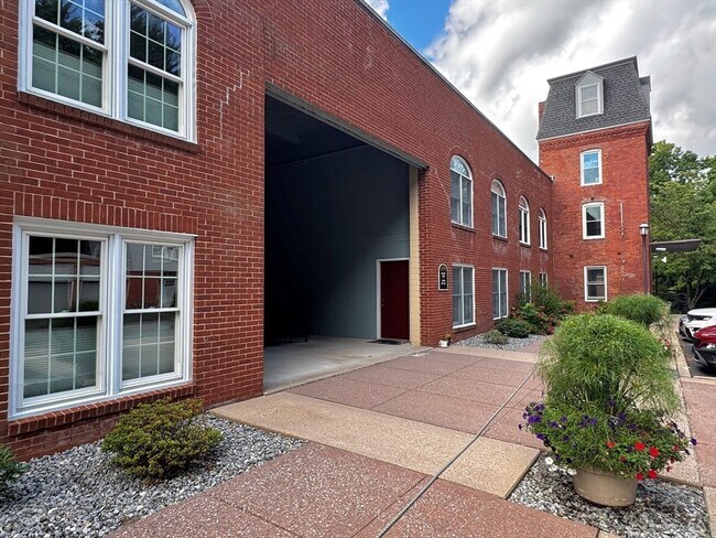 Foto del edificio - 362 Granville Rd