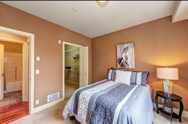 Foto del edificio - 410 NE 70th St