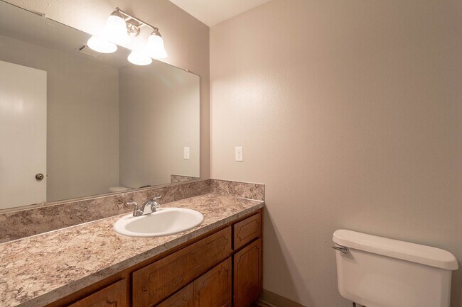Foto del edificio - Charming 3 bedroom 2.5 bathroom Duplex cen...