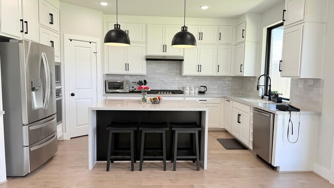 Building Photo - 17051 Luminous Ln