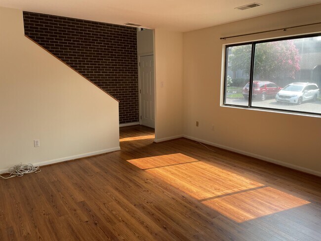 Foto del edificio - 146 Harvest Dr