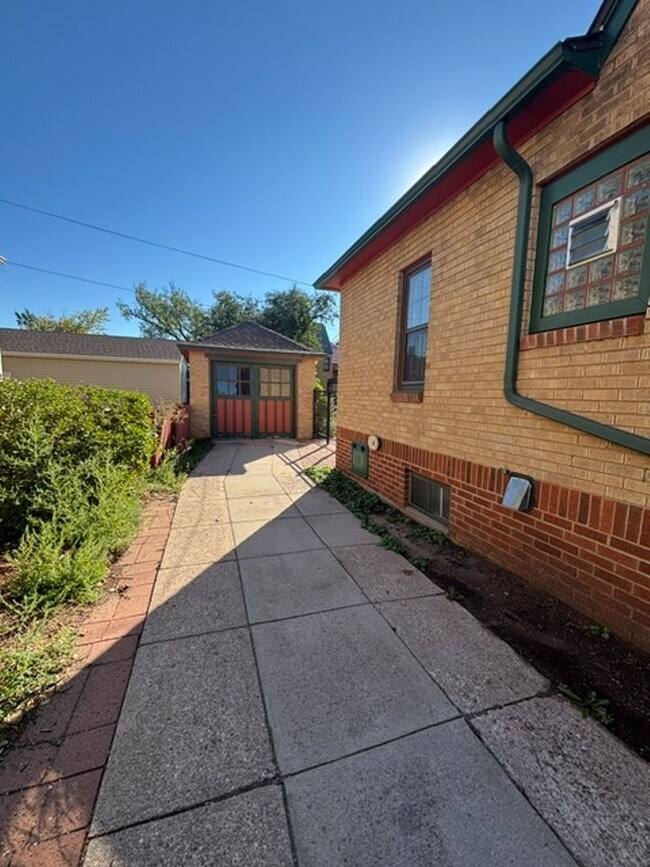 Foto del edificio - 2817 Pioneer Ave
