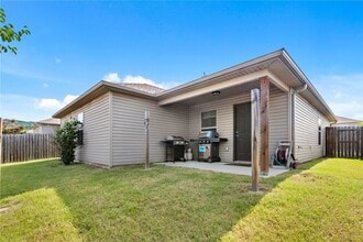 Building Photo - 927 E Swift Dr