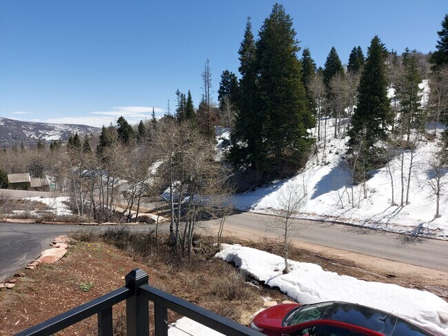 Foto del edificio - 4432 Hidden Cove Rd