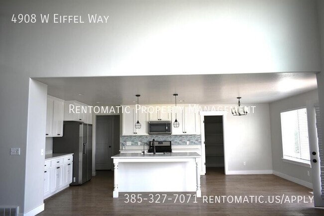 Foto del edificio - 4908 Eiffel Wy