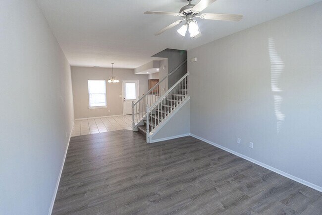 Foto del edificio - 5000 Derby Ridge Dr