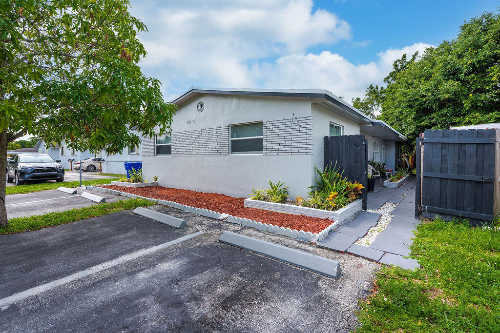 Foto principal - 5938 Garfield St