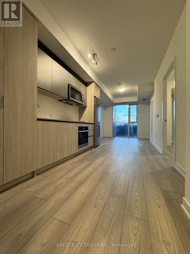 Building Photo - 5858 Yonge St