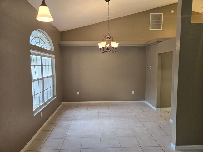 Building Photo - 3BR/2BA home in Broadmoor!