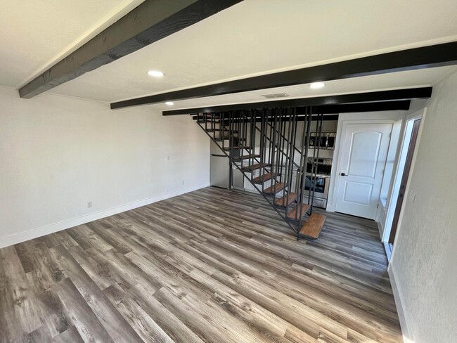 Building Photo - 3912 Overlook Dr