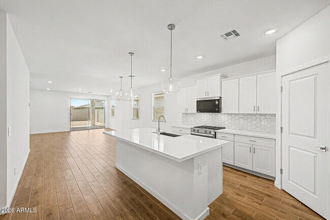 Foto del edificio - 15803 W Cottontail Ln