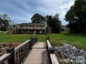 Building Photo - 137 Fern Haven Ln
