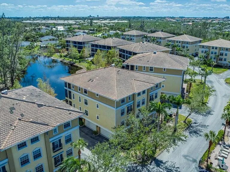 Foto principal - 10031 Lake Cove Dr