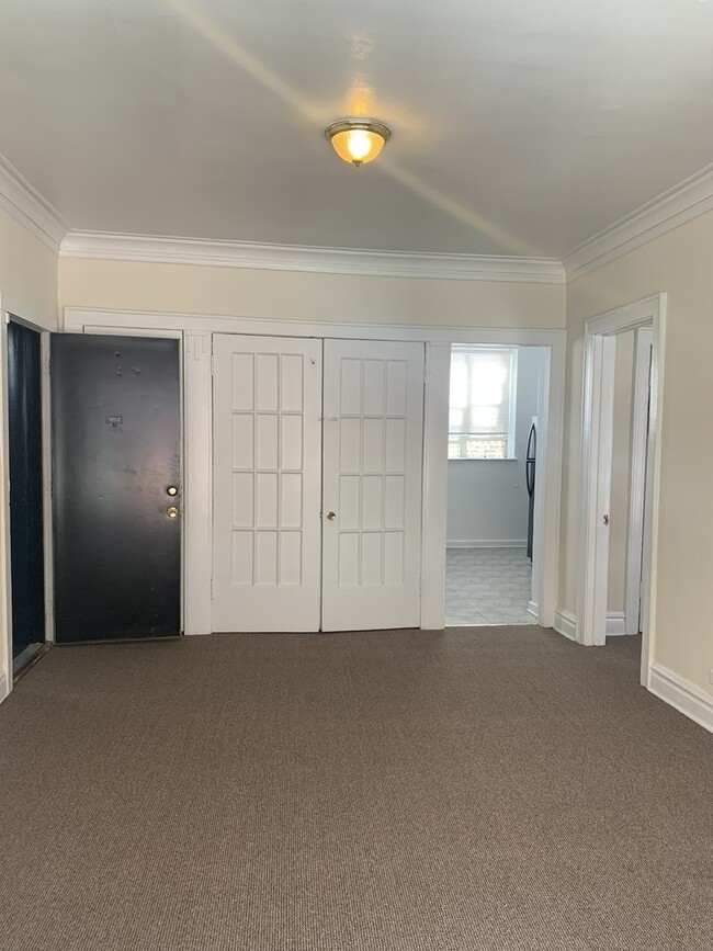 Building Photo - 5172 S King Dr